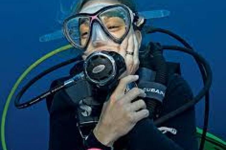 Stephen Frink, dental survey in divers, Dr. Hans Malmstrom, Dr. Hans Malmstrom, How Pressure Changes During SCUBA Diving Affect Teeth, Rosemary E Lunn, Roz Lunn, The Underwater Marketing Company, X-Ray Mag