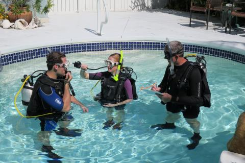 NAUI Instructor (left) evaluates his FIT  candidate’s ability to demonstrate sharing air.